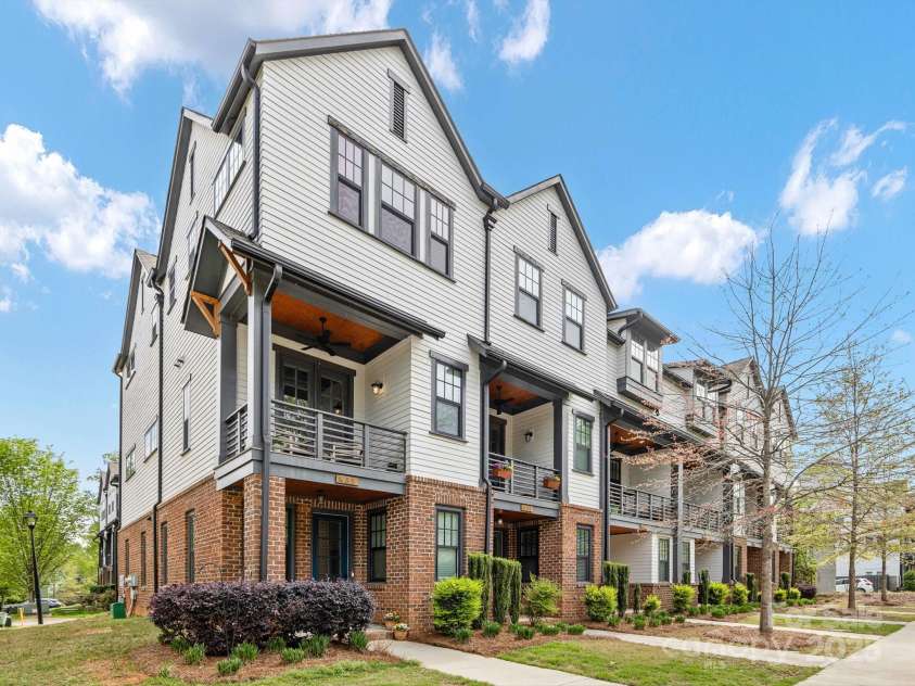 933 36th Street, Charlotte, NC 28205.  MLS# CAR4260329, YatesRealty ID 19416. 