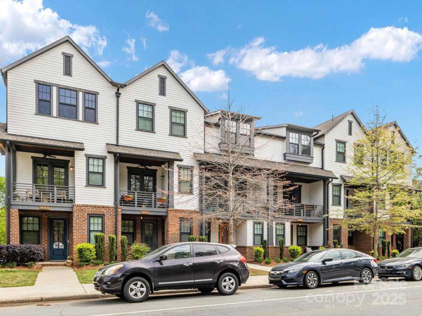 933 36th Street, Charlotte, NC 28205.  MLS# CAR4260329, YatesRealty ID 19416. 