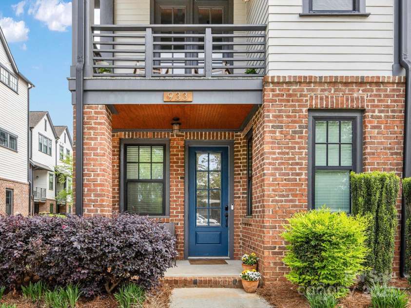 933 36th Street, Charlotte, NC 28205.  MLS# CAR4260329, YatesRealty ID 19416. 