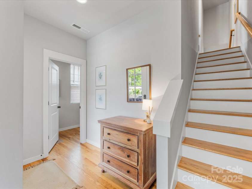 933 36th Street, Charlotte, NC 28205.  MLS# CAR4260329, YatesRealty ID 19416. 