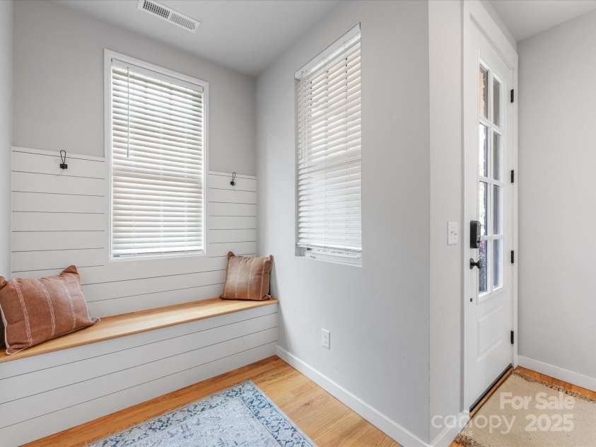933 36th Street, Charlotte, NC 28205.  MLS# CAR4260329, YatesRealty ID 19416. 