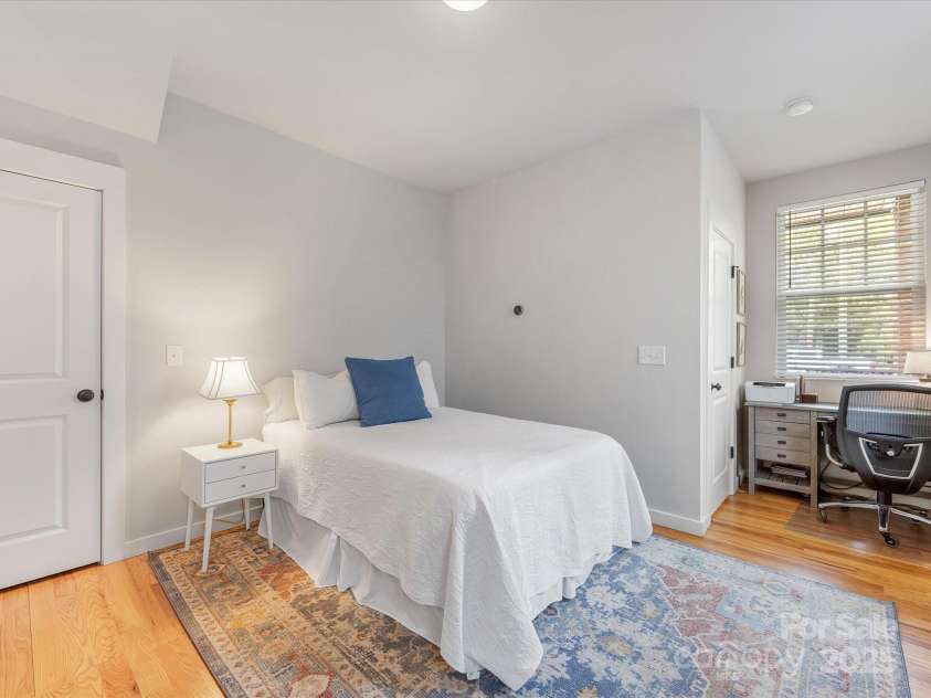 933 36th Street, Charlotte, NC 28205.  MLS# CAR4260329, YatesRealty ID 19416. 