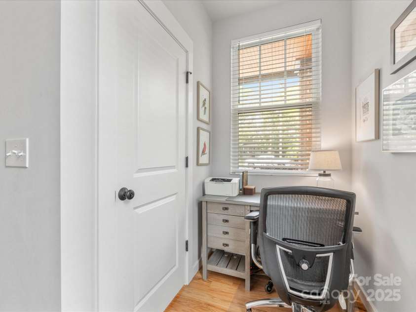 933 36th Street, Charlotte, NC 28205.  MLS# CAR4260329, YatesRealty ID 19416. 