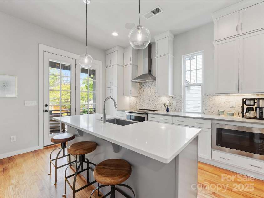 933 36th Street, Charlotte, NC 28205.  MLS# CAR4260329, YatesRealty ID 19416. 