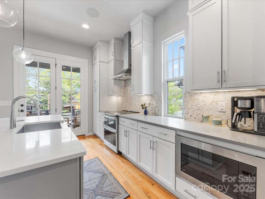 933 36th Street, Charlotte, NC 28205.  MLS# CAR4260329, YatesRealty ID 19416. 