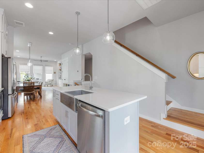 933 36th Street, Charlotte, NC 28205.  MLS# CAR4260329, YatesRealty ID 19416. 