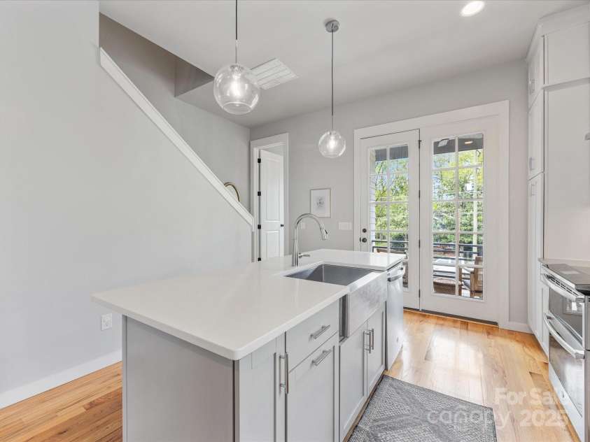 933 36th Street, Charlotte, NC 28205.  MLS# CAR4260329, YatesRealty ID 19416. 