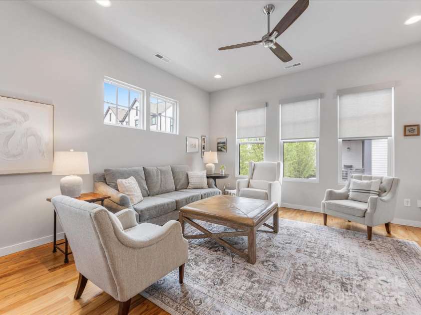 933 36th Street, Charlotte, NC 28205.  MLS# CAR4260329, YatesRealty ID 19416. 