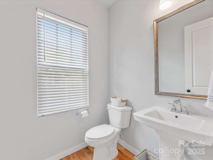 933 36th Street, Charlotte, NC 28205.  MLS# CAR4260329, YatesRealty ID 19416. 