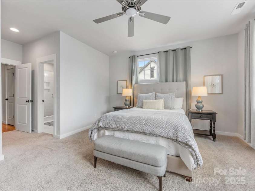 933 36th Street, Charlotte, NC 28205.  MLS# CAR4260329, YatesRealty ID 19416. 