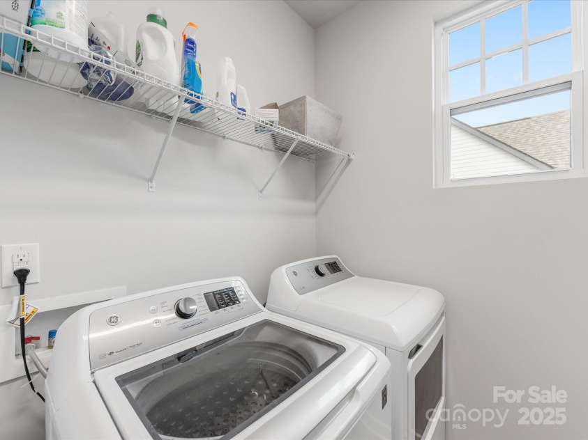 933 36th Street, Charlotte, NC 28205.  MLS# CAR4260329, YatesRealty ID 19416. 