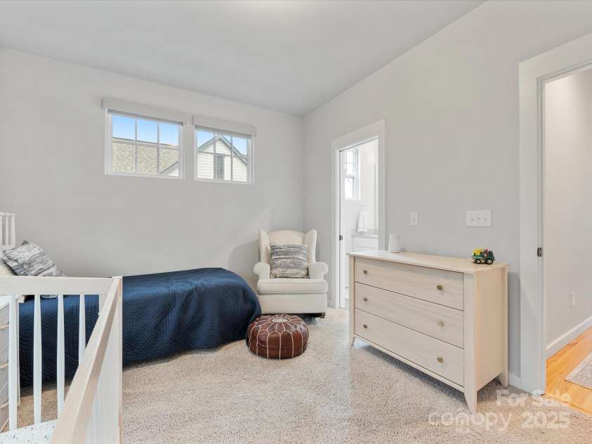933 36th Street, Charlotte, NC 28205.  MLS# CAR4260329, YatesRealty ID 19416. 