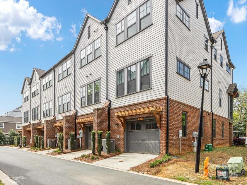933 36th Street, Charlotte, NC 28205.  MLS# CAR4260329, YatesRealty ID 19416. 
