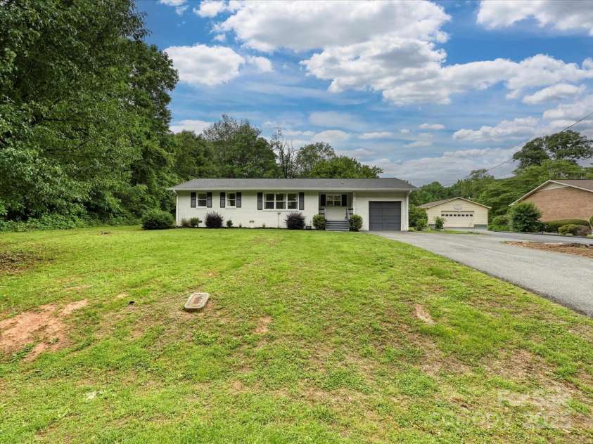 136 Gable Road, Mooresville, NC 28115.  MLS# CAR4260868, YatesRealty ID 19417. 