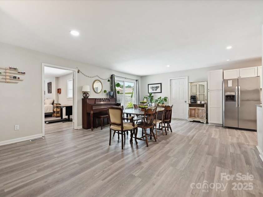 136 Gable Road, Mooresville, NC 28115.  MLS# CAR4260868, YatesRealty ID 19417. 