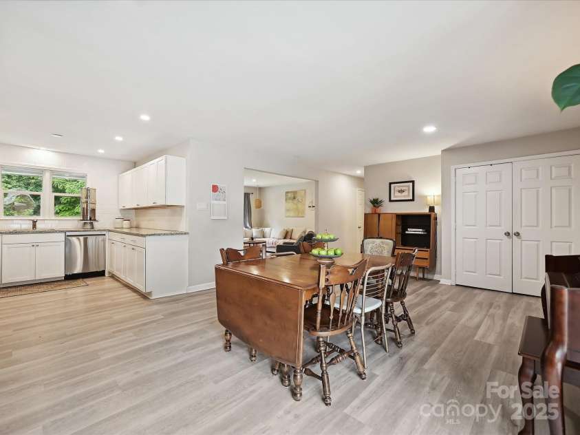 136 Gable Road, Mooresville, NC 28115.  MLS# CAR4260868, YatesRealty ID 19417. 