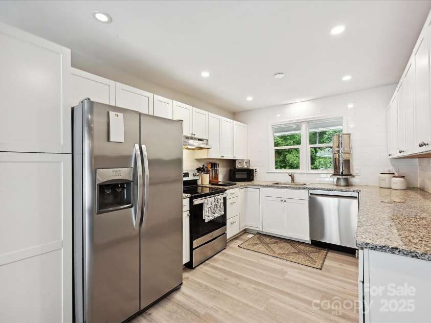 136 Gable Road, Mooresville, NC 28115.  MLS# CAR4260868, YatesRealty ID 19417. 