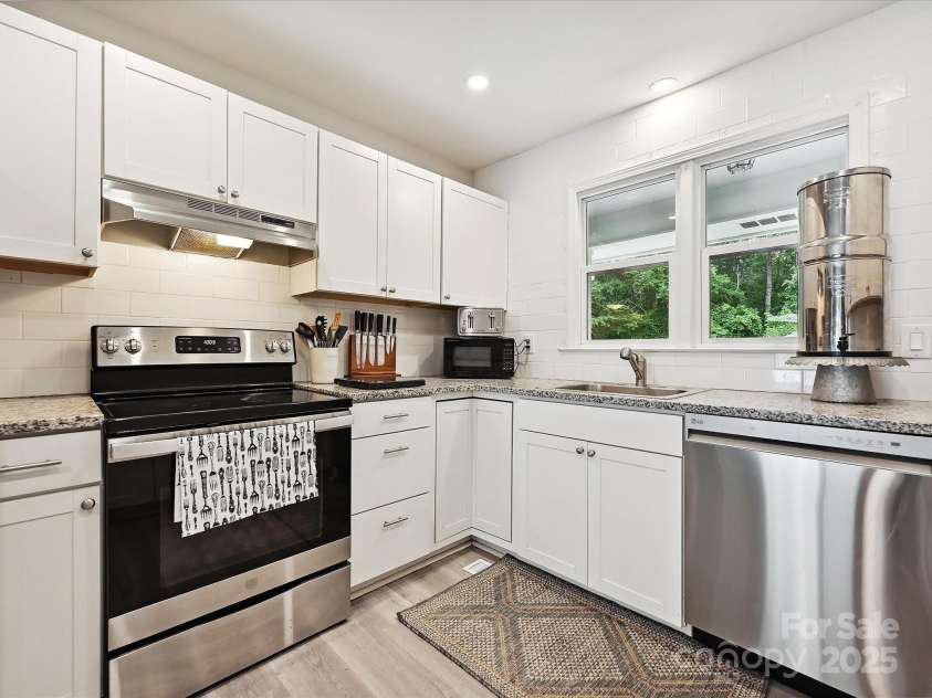 136 Gable Road, Mooresville, NC 28115.  MLS# CAR4260868, YatesRealty ID 19417. 