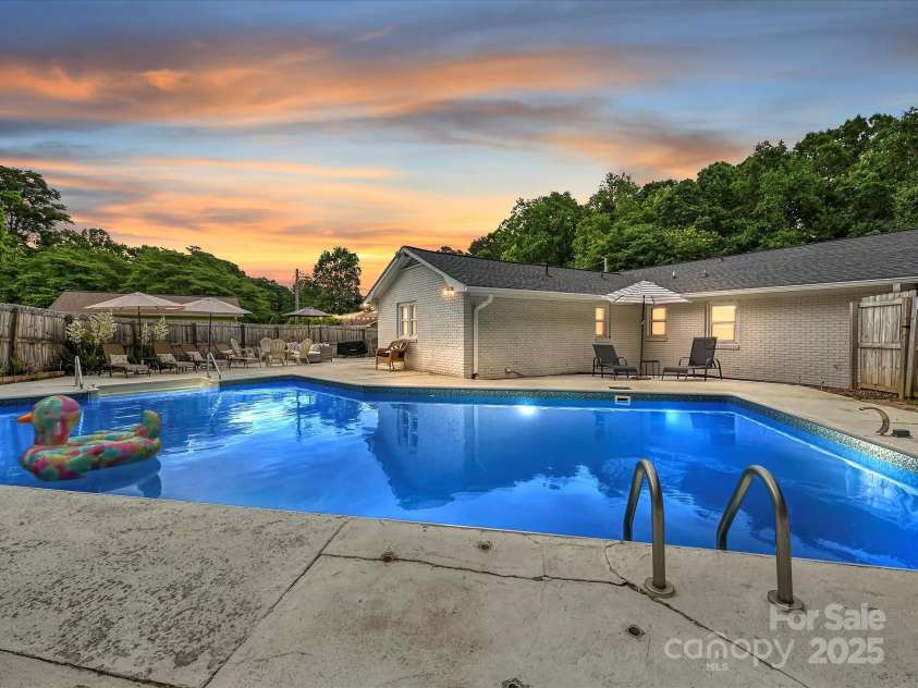 136 Gable Road, Mooresville, NC 28115.  MLS# CAR4260868, YatesRealty ID 19417. 