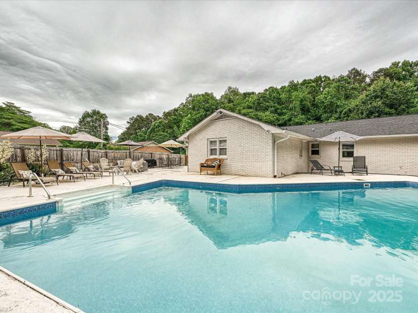 136 Gable Road, Mooresville, NC 28115.  MLS# CAR4260868, YatesRealty ID 19417. 