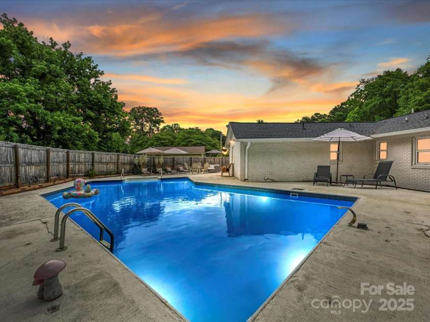 136 Gable Road, Mooresville, NC 28115.  MLS# CAR4260868, YatesRealty ID 19417. 