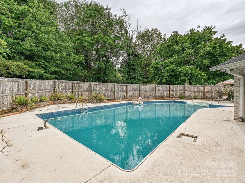 136 Gable Road, Mooresville, NC 28115.  MLS# CAR4260868, YatesRealty ID 19417. 