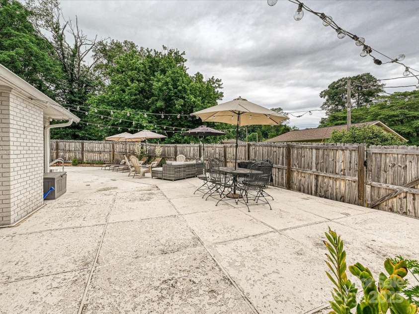 136 Gable Road, Mooresville, NC 28115.  MLS# CAR4260868, YatesRealty ID 19417. 