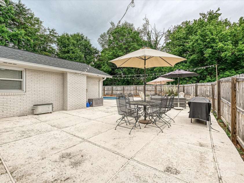 136 Gable Road, Mooresville, NC 28115.  MLS# CAR4260868, YatesRealty ID 19417. 