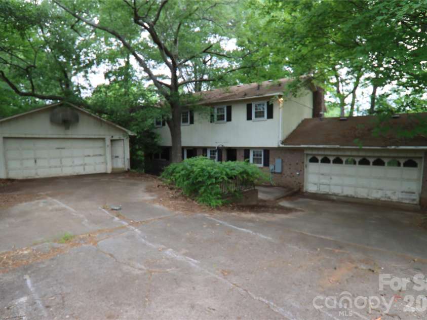 607 Willow Lane, Harrisburg, NC 28075.  MLS# CAR4358680, YatesRealty ID 19417. 