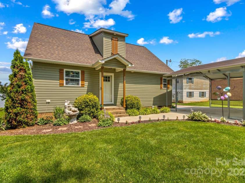 270 Yachtsman Drive, Salisbury, NC 28146.  MLS# CAR4265159, YatesRealty ID 19418. 