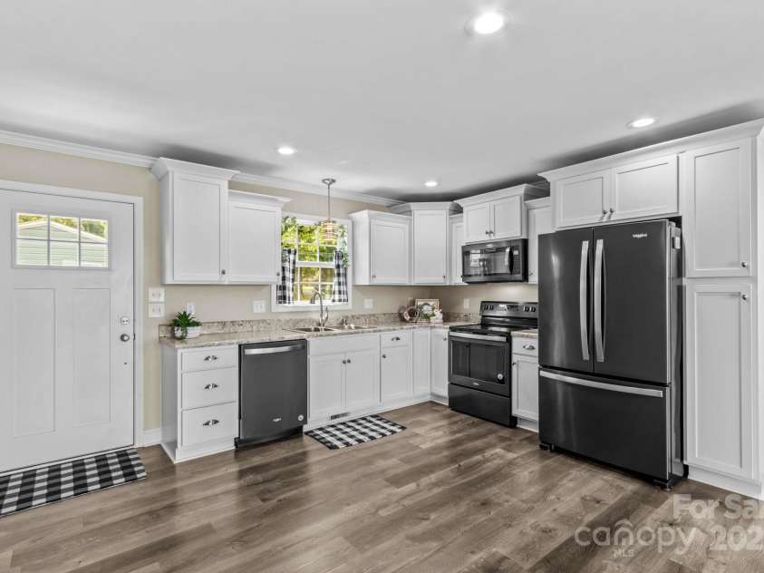 270 Yachtsman Drive, Salisbury, NC 28146.  MLS# CAR4265159, YatesRealty ID 19418. 