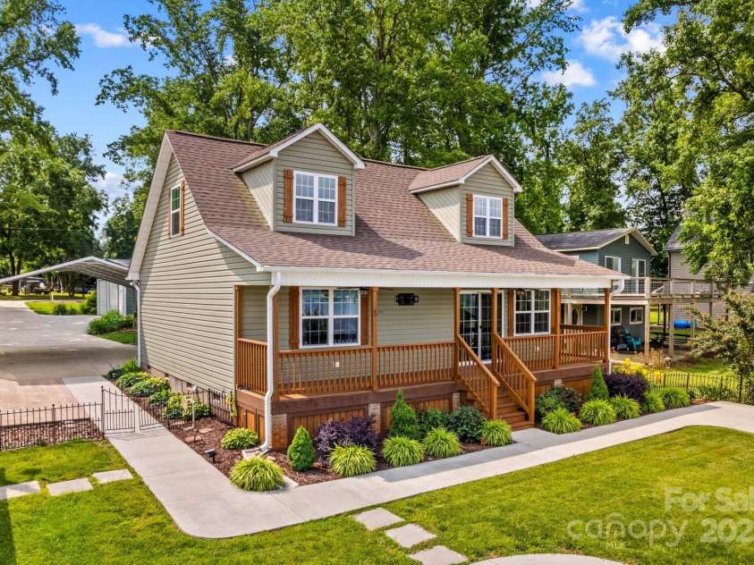 270 Yachtsman Drive, Salisbury, NC 28146.  MLS# CAR4265159, YatesRealty ID 19418. 