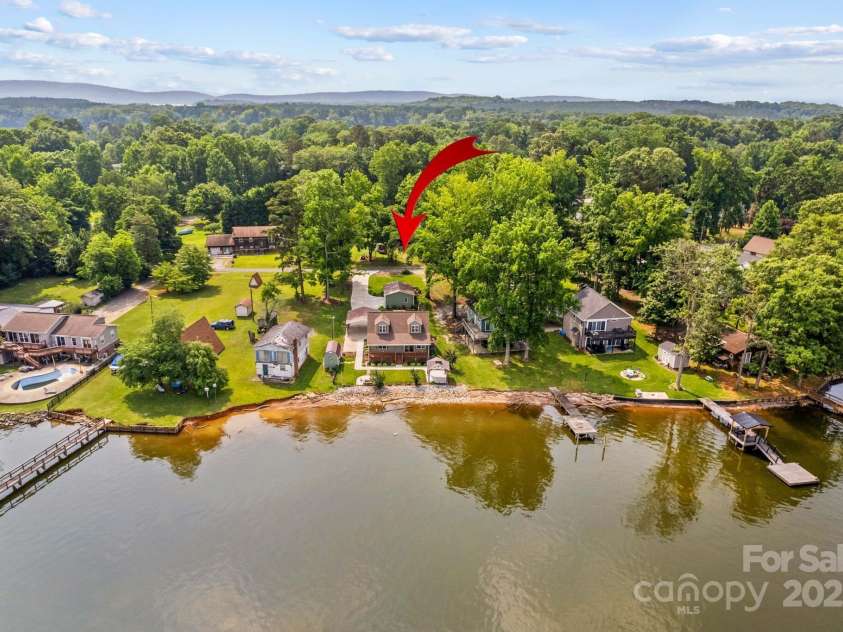 270 Yachtsman Drive, Salisbury, NC 28146.  MLS# CAR4265159, YatesRealty ID 19418. 