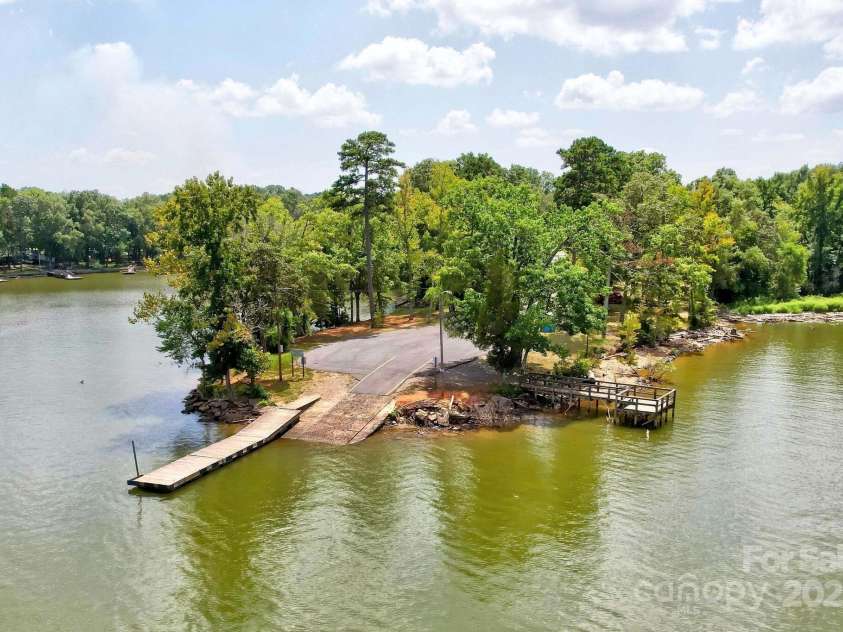 270 Yachtsman Drive, Salisbury, NC 28146.  MLS# CAR4265159, YatesRealty ID 19418. 