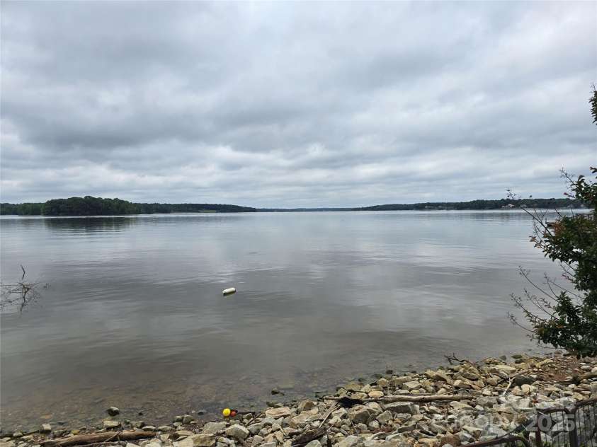 270 Yachtsman Drive, Salisbury, NC 28146.  MLS# CAR4265159, YatesRealty ID 19418. 