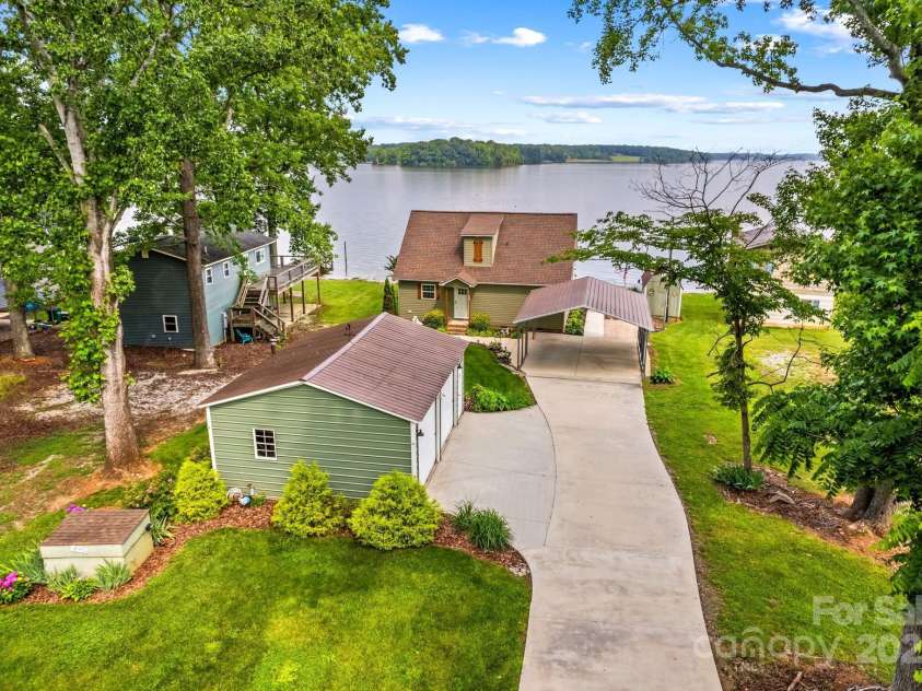 270 Yachtsman Drive, Salisbury, NC 28146.  MLS# CAR4265159, YatesRealty ID 19418. 