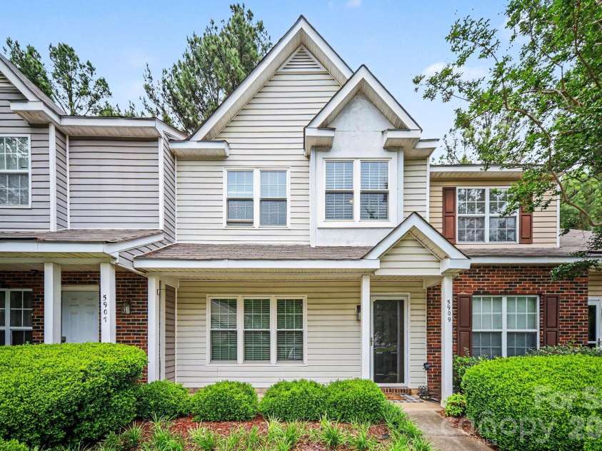 5909 Cougar Lane, Charlotte, NC 28269.  MLS# CAR4376540, YatesRealty ID 19418. 