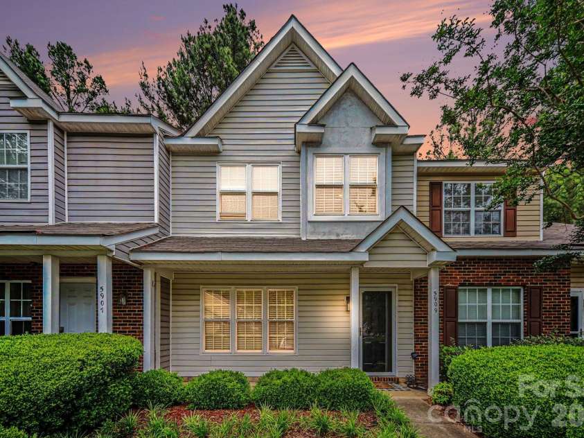 5909 Cougar Lane, Charlotte, NC 28269.  MLS# CAR4376540, YatesRealty ID 19418. 