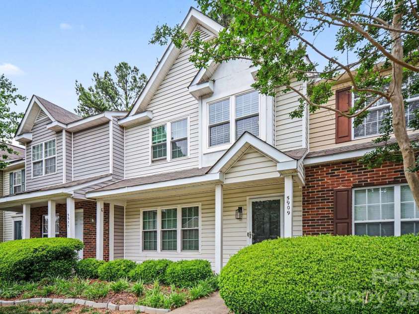 5909 Cougar Lane, Charlotte, NC 28269.  MLS# CAR4376540, YatesRealty ID 19418. 