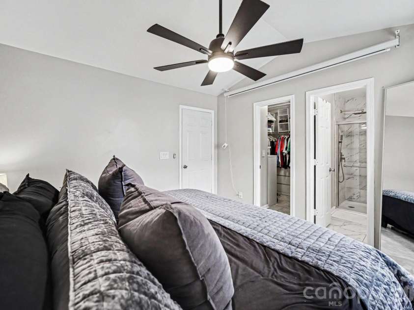 5909 Cougar Lane, Charlotte, NC 28269.  MLS# CAR4376540, YatesRealty ID 19418. 