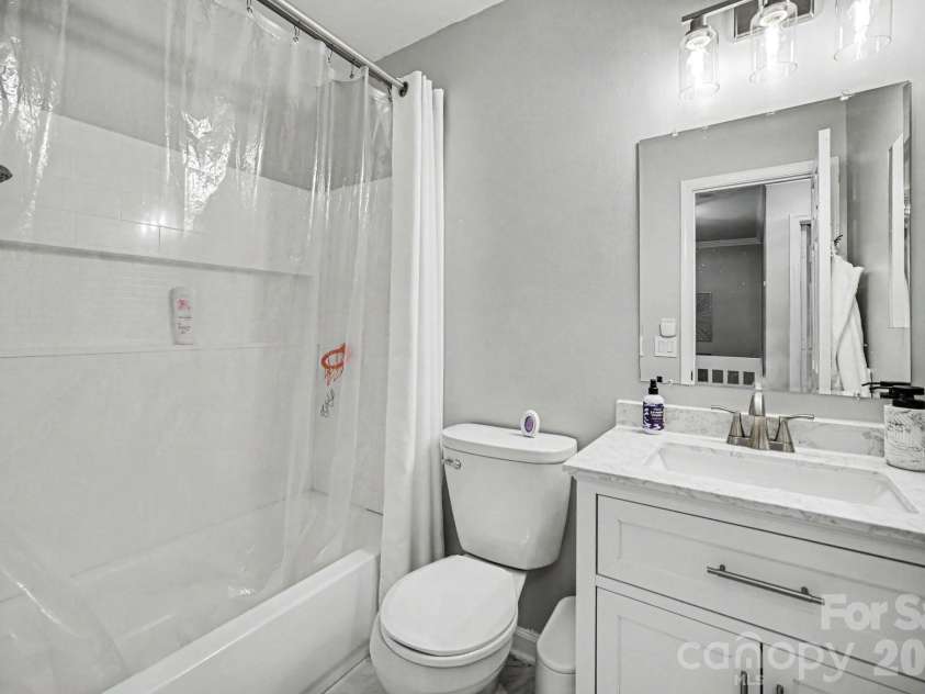 5909 Cougar Lane, Charlotte, NC 28269.  MLS# CAR4376540, YatesRealty ID 19418. 
