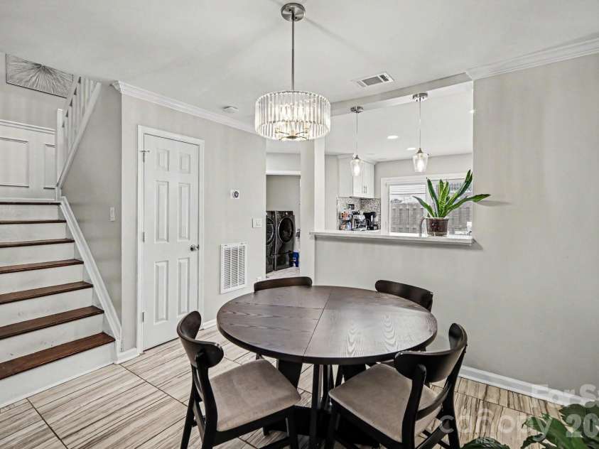5909 Cougar Lane, Charlotte, NC 28269.  MLS# CAR4376540, YatesRealty ID 19418. Dining Area