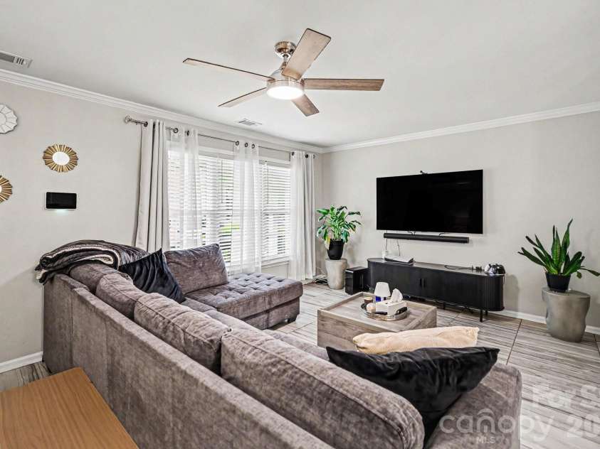 5909 Cougar Lane, Charlotte, NC 28269.  MLS# CAR4376540, YatesRealty ID 19418. Living Room