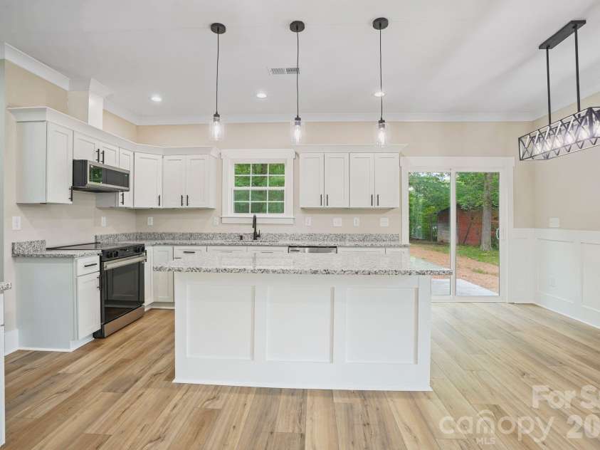319 Grice Street, Shelby, NC 28150.  MLS# CAR4377750, YatesRealty ID 19419. Kitchen/Dining Area 
