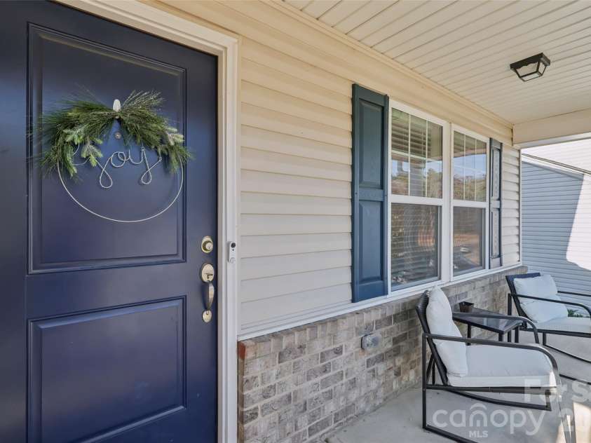 826 Newfound Hollow Drive, Charlotte, NC 28214.  MLS# CAR4343453, YatesRealty ID 1942. 