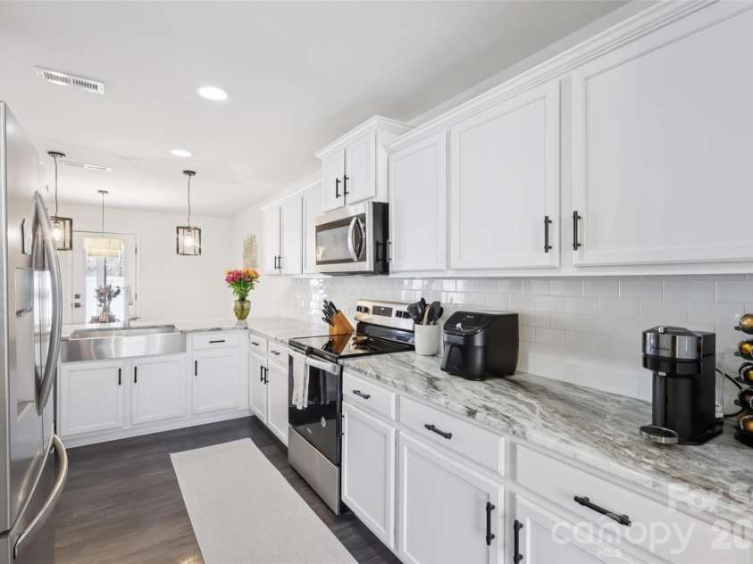 826 Newfound Hollow Drive, Charlotte, NC 28214.  MLS# CAR4343453, YatesRealty ID 1942. 