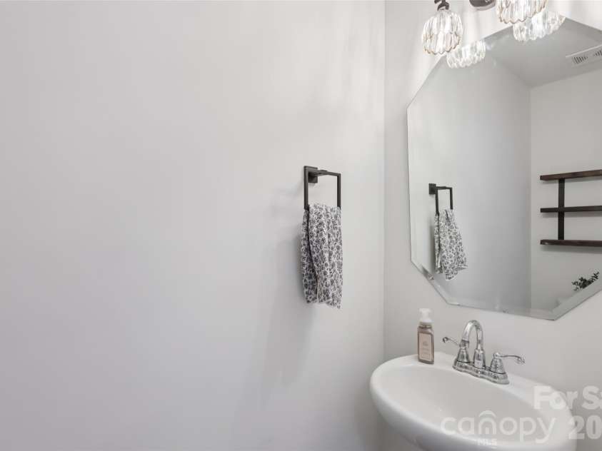 826 Newfound Hollow Drive, Charlotte, NC 28214.  MLS# CAR4343453, YatesRealty ID 1942. 
