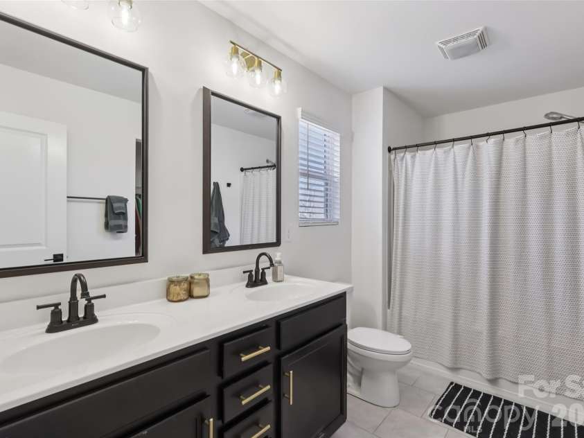 826 Newfound Hollow Drive, Charlotte, NC 28214.  MLS# CAR4343453, YatesRealty ID 1942. 