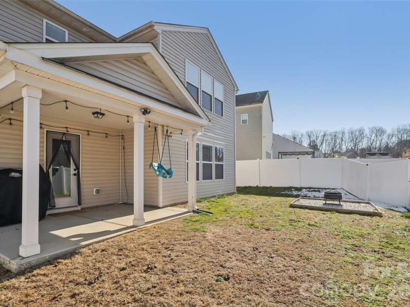 826 Newfound Hollow Drive, Charlotte, NC 28214.  MLS# CAR4343453, YatesRealty ID 1942. 