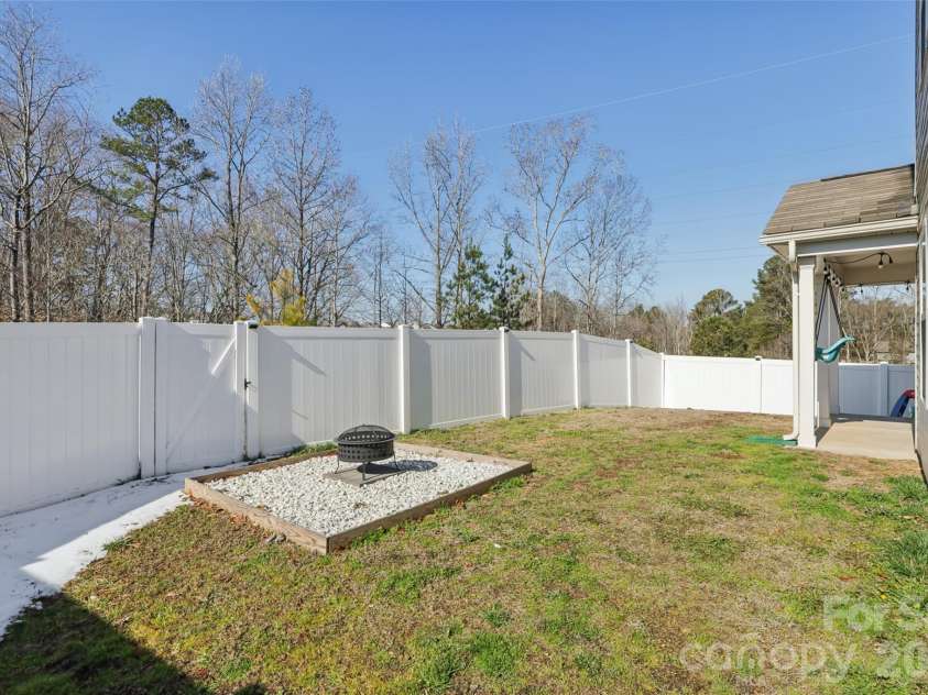 826 Newfound Hollow Drive, Charlotte, NC 28214.  MLS# CAR4343453, YatesRealty ID 1942. 